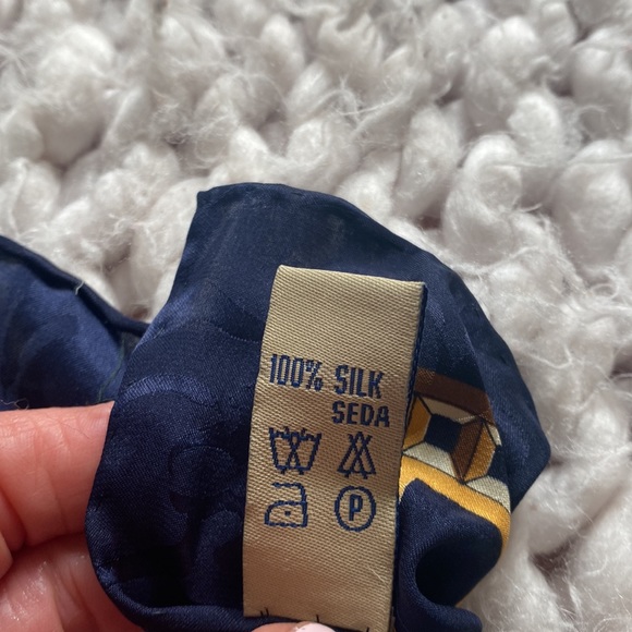 Massardi classic French silk scarf - Picture 3 of 3